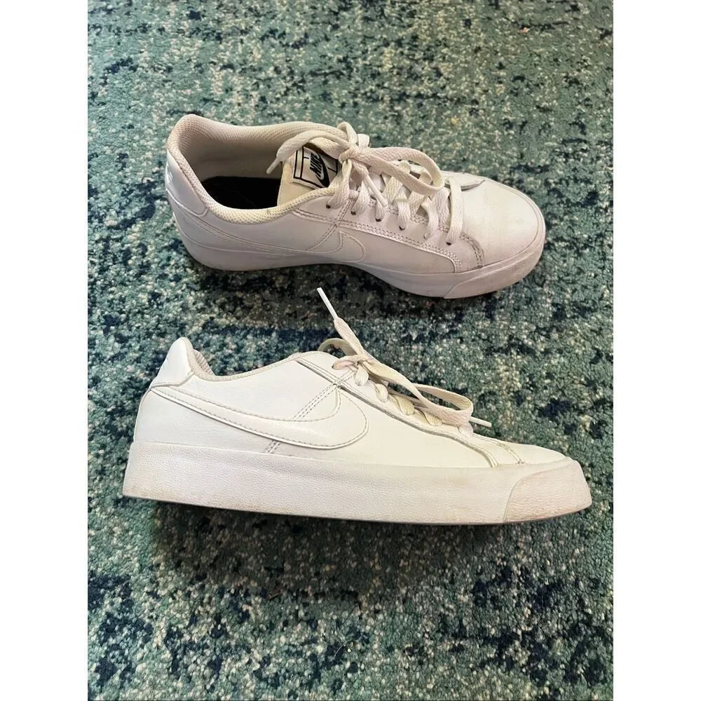 Nike Court Royale AC Athletic Sneaker Size 5.5 Style AO2810-102